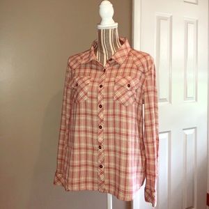 🍀 Stitch • Fix 🍀 light flannel button down.